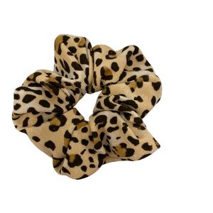 Women's Hair Scrunchie. Leopard Print. Medium. Multicolor. Resortwear. Chic.